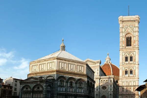 Facciata di Santa Maria del Fiore (Duomo) a Firenze, Toscana . — Foto Stock
