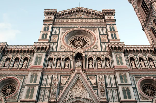 Facciata di Santa Maria del Fiore (Duomo) a Firenze, Toscana . — Foto Stock