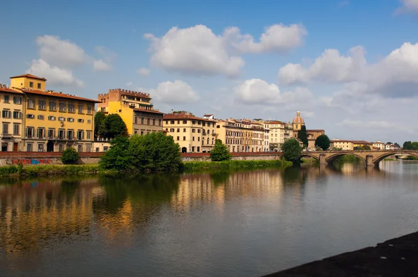 Bank of river Arno in Florence, — Stock Photo, Image