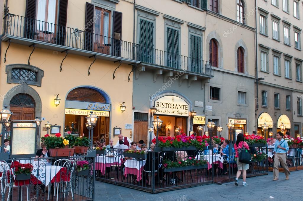 Street restaurants on Piazza della Signoria at evening. Florence ...