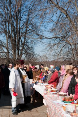rahip tarafından Doğu kek nimet