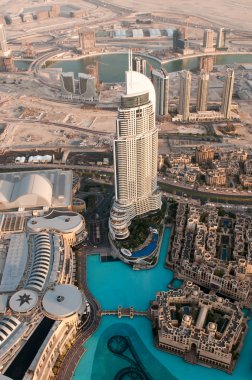 şehir merkezinde yeni modern otel adresinde burj dubai. Gözcü burj Khalifa'nın görüntüleyin. Birleşik Arap Emirlikleri