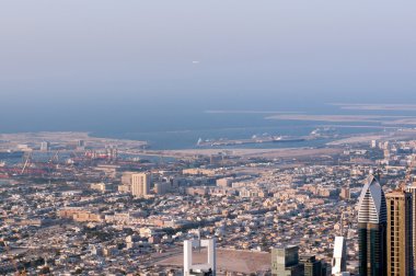 Port rashid ve Basra Körfezi uyanık burj Khalifa'nın görüntüleyin. Birleşik Arap Emirlikleri