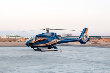 Helikopter helikopter pistinde, Birleşik Arap Emirlikleri.