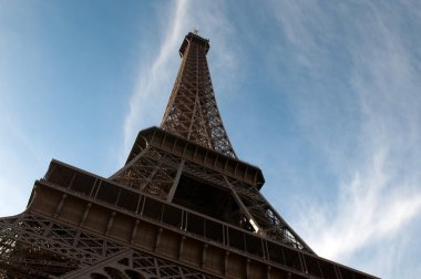 Eyfel Kulesi - champ de mars Paris'te bulunan demir kafes kule.