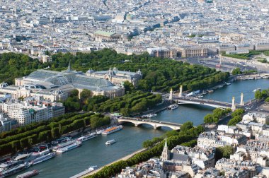seine Nehri ve Eyfel Kulesi paris havadan görünümü