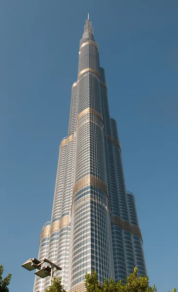 Burj Khalifa - la torre más alta del mundo en el centro de Burj Dubai — Foto de Stock