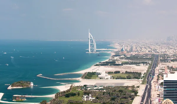 Ver sobre Burj Al Arab en Dubai, Emiratos Árabes Unidos — Foto de Stock