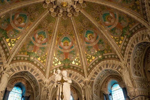 Interieur van de basilique notre dame de fourviere, lyon, Frankrijk. — Stockfoto