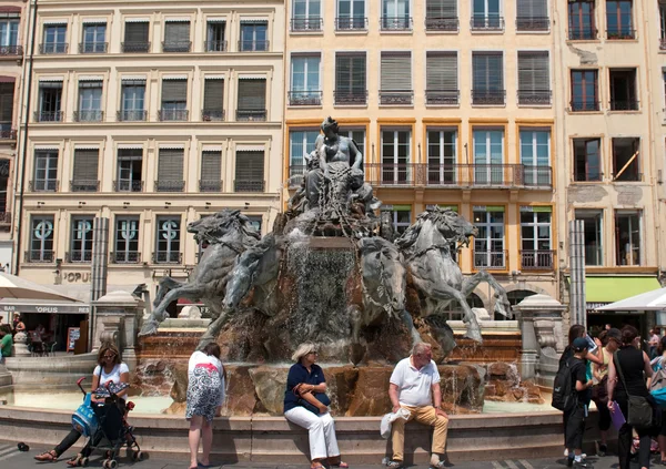 Fontanna batholdi "la Garonna et ses dopływów" na placu place des terreaux w Lyonie — Zdjęcie stockowe