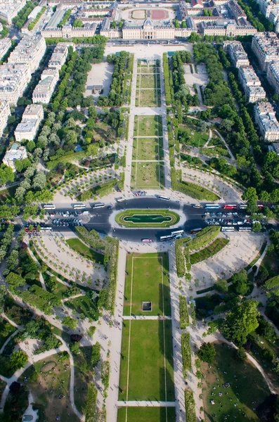 Letecký pohled na champ de mars a ecole militaire z Eiffelovy věže — Stock fotografie