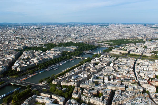 A légi felvétel a Szajna folyótól és az Eiffel-torony Párizs — Stock Fotó