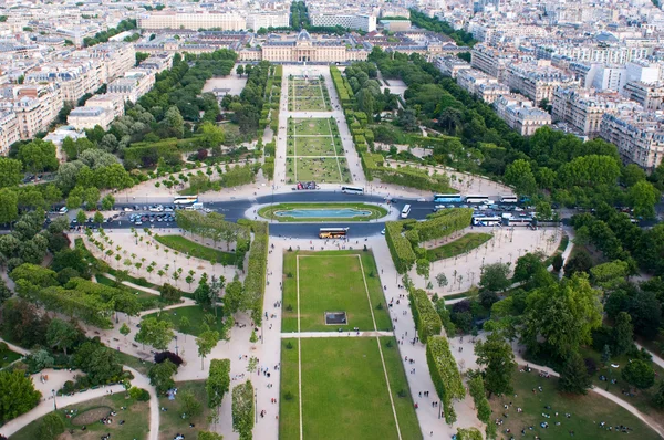 Flygfoto på champ de mars och ecole militaire från Eiffeltornet — Stockfoto