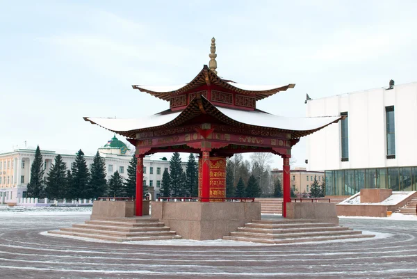 Ruota di preghiera buddista sulla piazza Arat in Kyzyl — Foto Stock