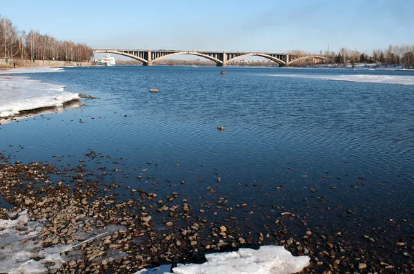 View on Krasnoyarsk and bridge over the Enisei river — Stock Photo, Image