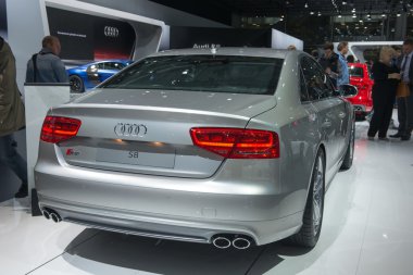 Audi s8 Rus prömiyeri