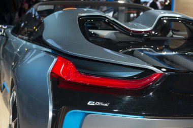 BMW i8 spyder konsepti prömiyeri