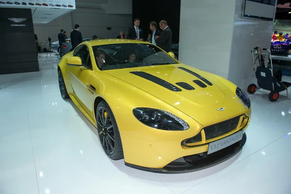 அஸ்டன் மார்ட்டின் V12 Vantage எஸ் — ஸ்டாக் புகைப்படம்