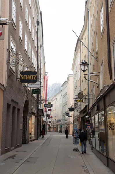 Getreidegasse rua em Salzburgo — Fotografia de Stock
