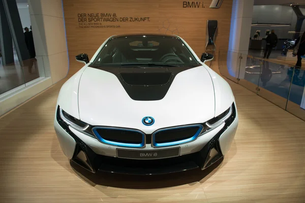 Подзаряжаемый автомобиль BMW i8 — стоковое фото