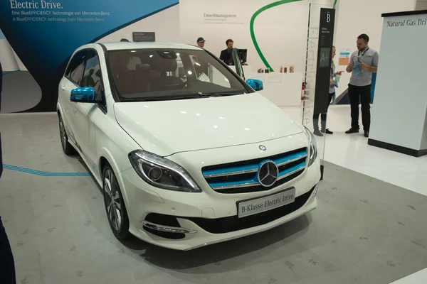 Coche eléctrico de Mercedes clase b — Foto de Stock