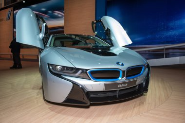 BMW i8 plug-in Hibrid spor araba
