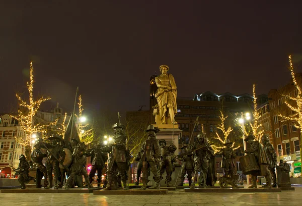夜间值班的雕塑阿姆斯特丹 — 图库照片