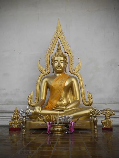 Goldene Buddha-Statue — Stockfoto