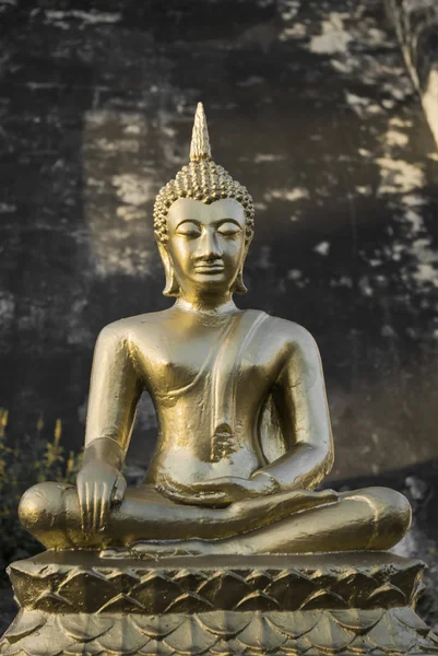 Guldbuddhastaty — Stockfoto