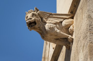 çirkin yaratık