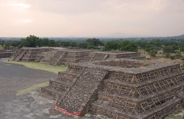 Теотиуаканские пирамиды — стоковое фото