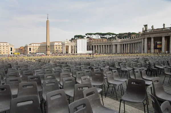Plaza frente a la Basílica de San Pedro en la Ciudad del Vaticano ingenio —  Fotos de Stock