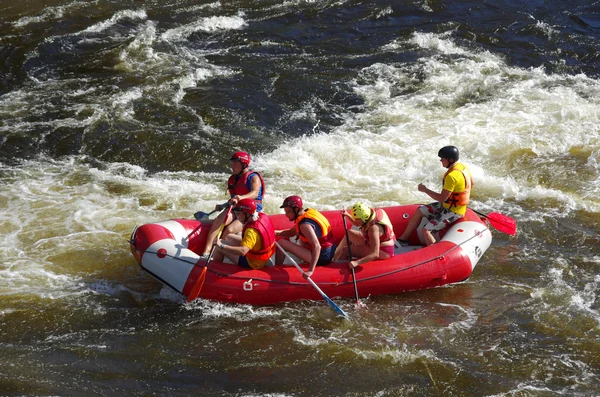 Rafting na divoké vodě — Stock fotografie