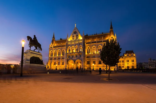 Den Ungerska Parlamentsbyggnaden Säte För Ungerns Nationalförsamling Ett Anmärkningsvärt Landmärke — Stockfoto