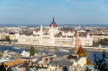Macaristan Parlamento Binası, Macaristan 'ın önemli bir simgesi ve Budapeşte' de popüler bir turizm merkezidir.