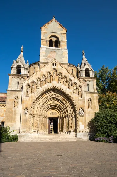 Macaristan 'ın Budapeşte kentindeki Vajdahunyad Şatosu' ndaki Şapel.