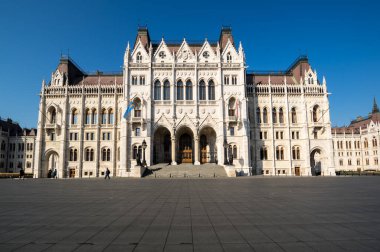 Macaristan Parlamento Binası, Macaristan 'ın önemli bir simgesi ve Budapeşte' de popüler bir turizm merkezidir.