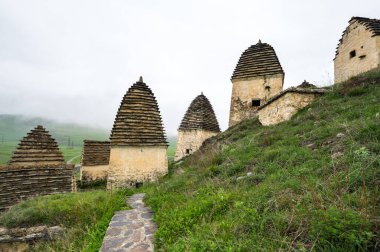 Dargavs Köyü, Kuzey Osetya, Rusya 'da Antik Alanya nekropolü (Ölüler Şehri)