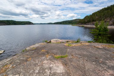 Rusya 'nın Karelia Cumhuriyeti' ndeki göl manzarası