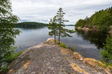 Rusya 'nın Karelia Cumhuriyeti' ndeki göl manzarası