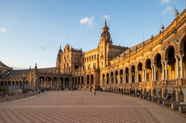 SEVILLE, SPAIN - 08 Nisan 2019: The Plaza de Espana (Türkçe 