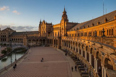 SEVILLE, SPAIN - 08 Nisan 2019: The Plaza de Espana (Türkçe 