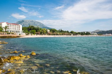 Karadağ 'ın güneyinde kıyı kenti ve liman kenti olan Bar' da Adriyatik Denizi manzarası