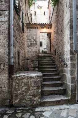 Karadağ 'ın Eski Kotor kentindeki cadde manzarası