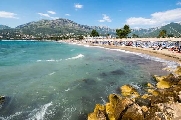 Karadağ 'ın güneyinde kıyı kenti ve liman kenti olan Bar' da Adriyatik Denizi manzarası