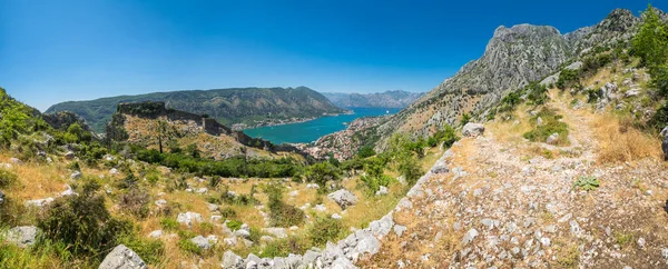 Kotor Körfezi Karadağ Kalesi Panoraması — Stok fotoğraf