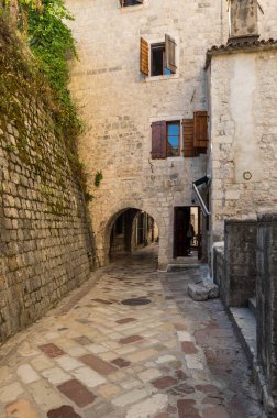 Karadağ 'ın Eski Kotor kentindeki cadde manzarası