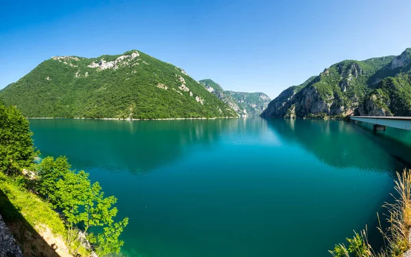 Tara Nehri Kanyonu, diğer adıyla Tara Nehri Vadisi, Avrupa 'nın en büyük ve en derin kanyonu.