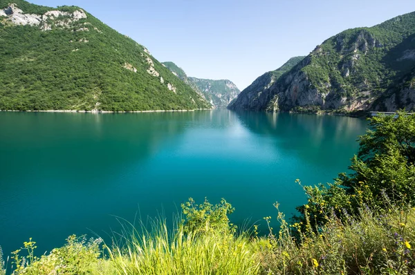 Tara Nehri Kanyonu, diğer adıyla Tara Nehri Vadisi, Avrupa 'nın en büyük ve en derin kanyonu.