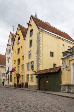 TALLINN, ESTONIA - 25 Eylül 2019: Tallinn Caddesi, Estonya 'nın başkenti. Eski Şehir UNESCO Dünya Mirasları Listesinde yer aldı
